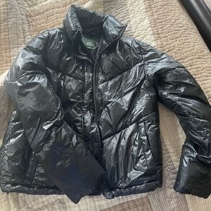Super cute cropped puffer jacket!!